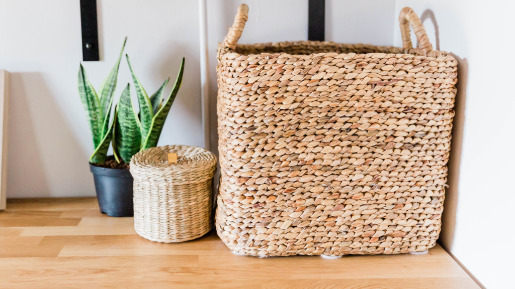 Containers and Baskets to Organize Your Room